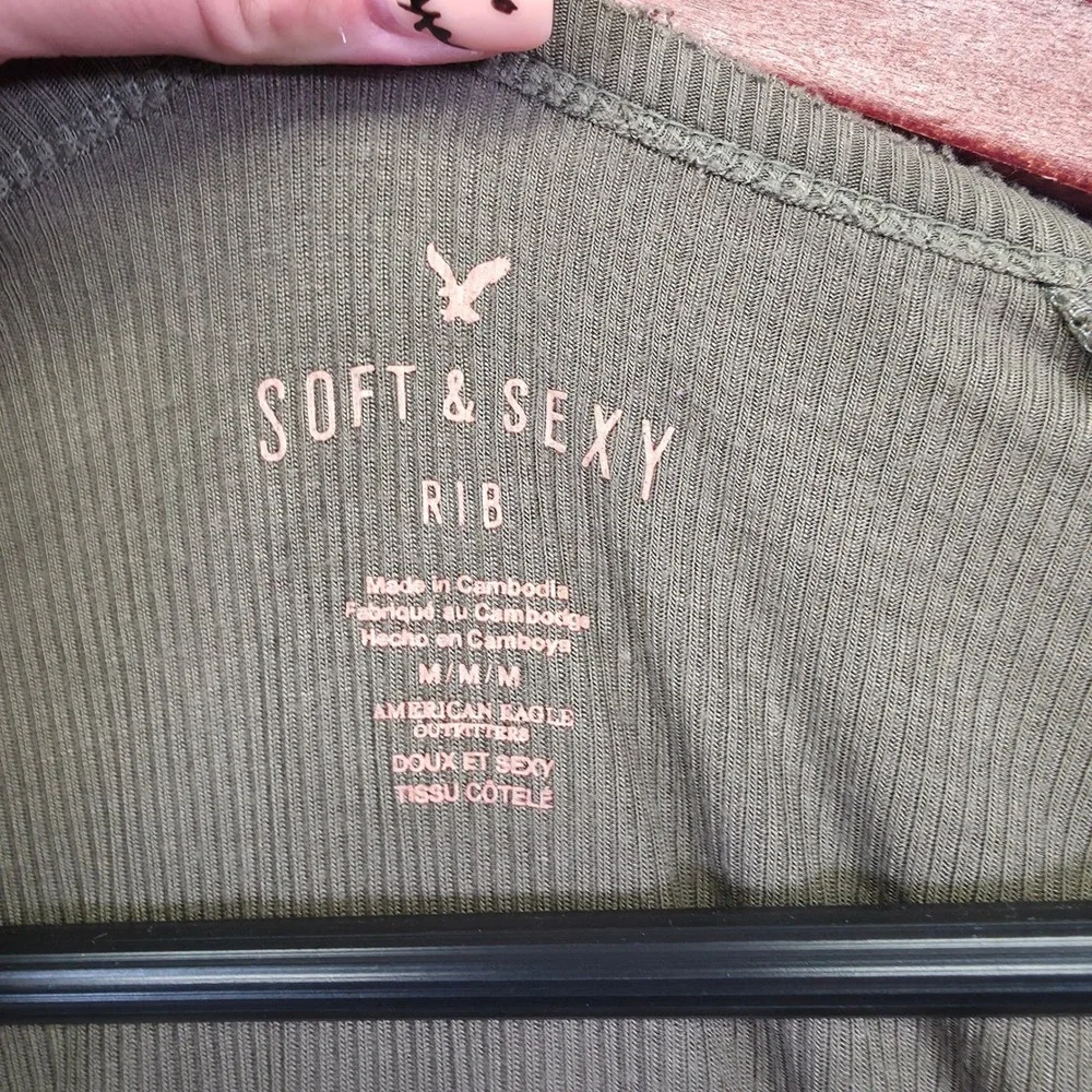 American Eagle Shirt Women M Green Henley Soft and Sexy Ribbed Knit Layering Tee